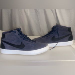 Size 8.5 Women’s Nike Bruins SB hightop